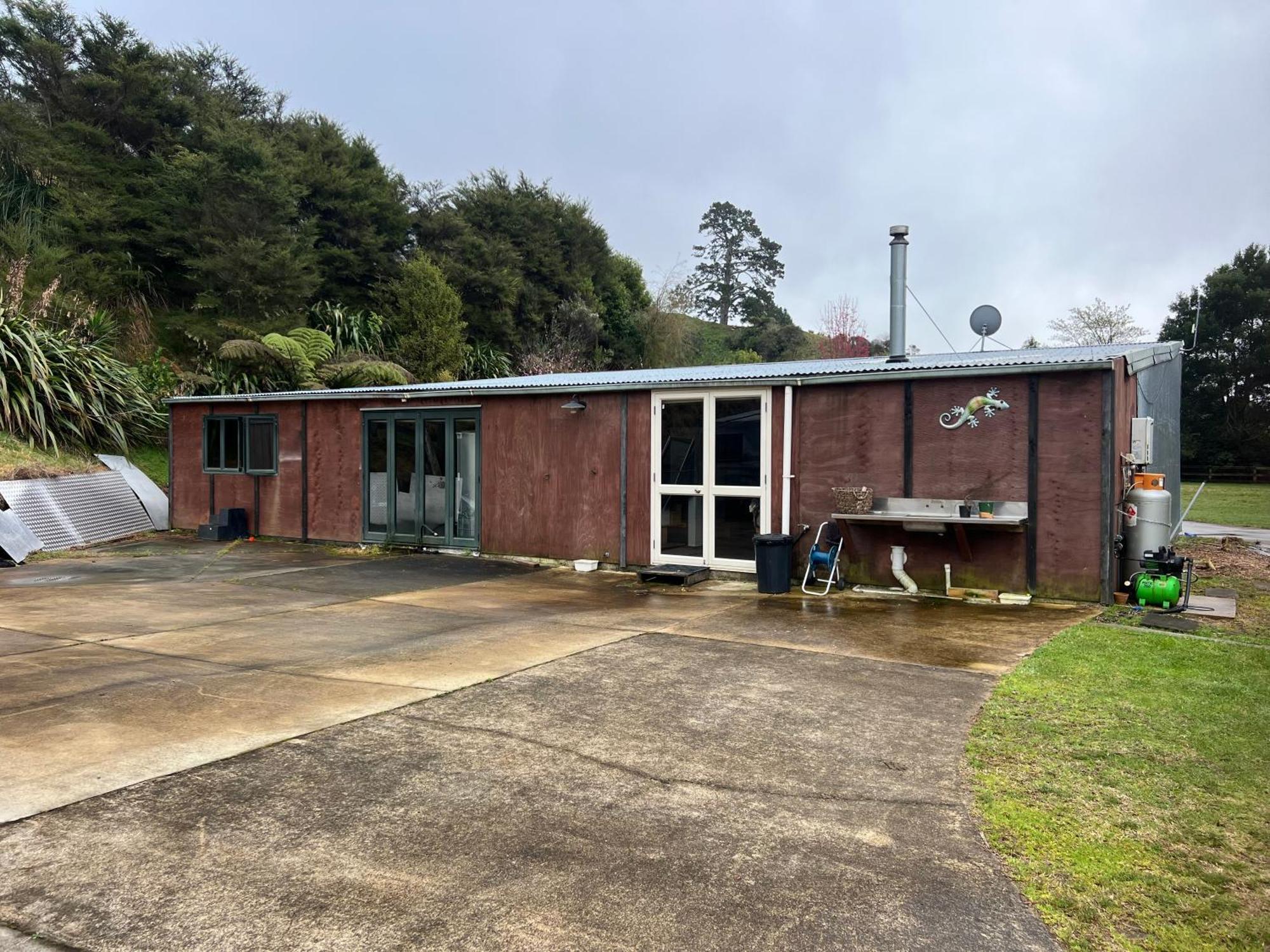 Self Contained Open Shed Space Wainui  Exterior photo
